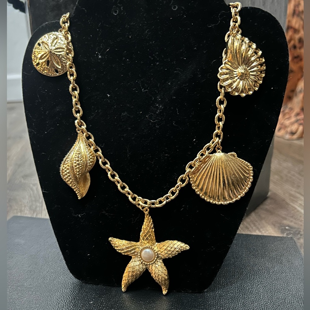 Vintage KJL Kenneth J Lane for Avon 18” fabulous goldtone beach shell necklace